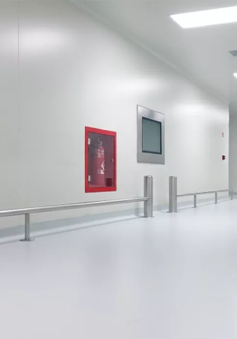 Agencement de Salle Blanche avec protection murale en acier inox