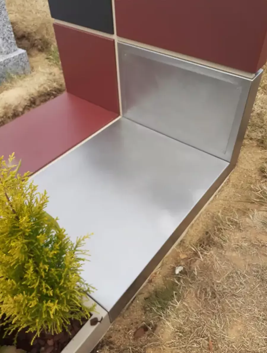 Photo d'un Monument funéraire moderne en acier inox