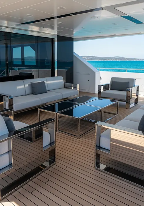 Agencement salon avec mobilier en inox