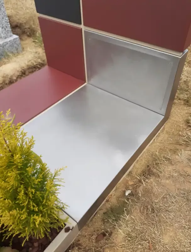 Photo d'un Monument funéraire moderne en acier inox