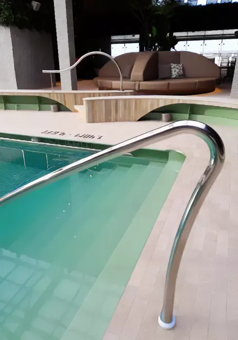 Fabrication d'une Main-courante en inox pour piscine