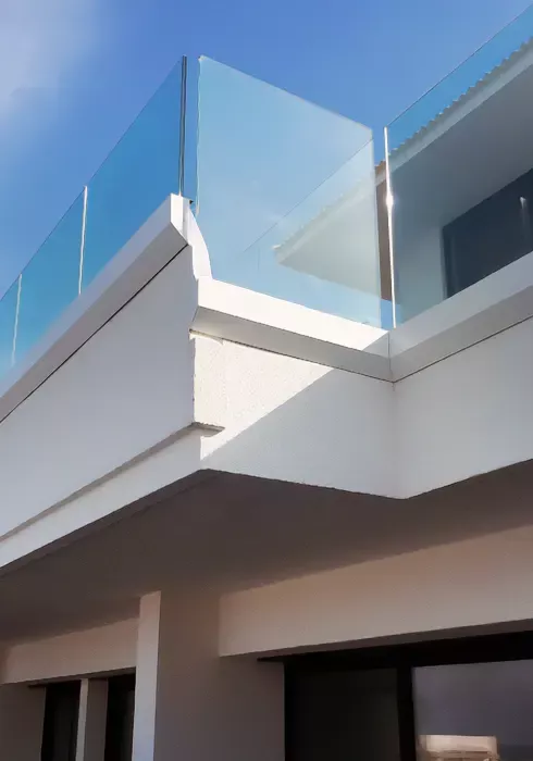 Garde corps verre en fixation latéral dite à l'anglaise