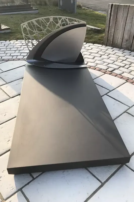 Photo d'un monument funéraire contemporain personnalisable