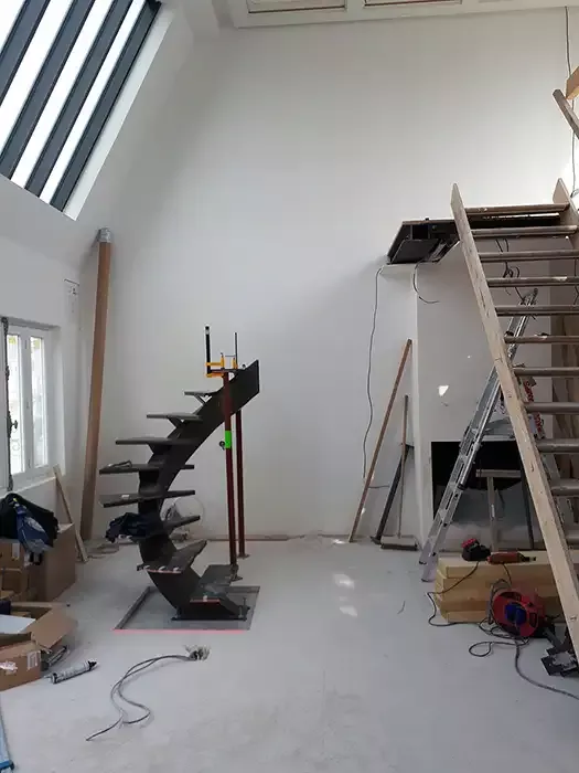 Installation d'un escalier hélicoïdal