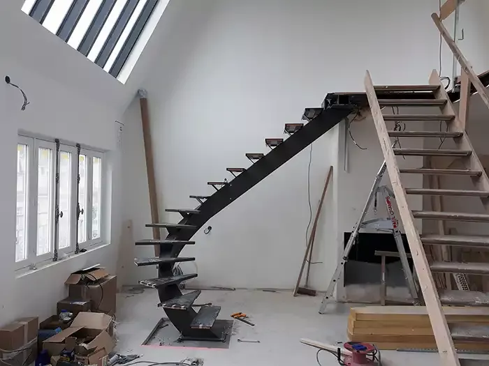 Un escalier hélicoïdal est un escalier en colimaçon