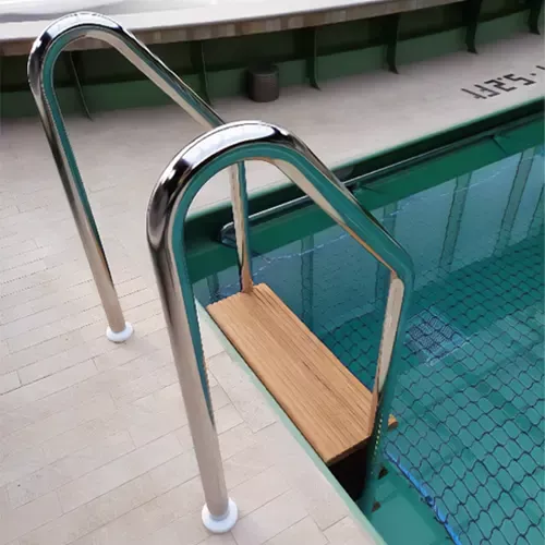 Agencement Escalier en inox pour piscine