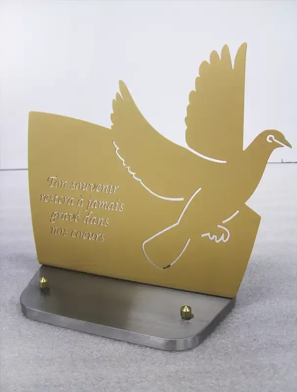 Plaque funéraire moderne avec oiseau